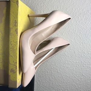 never been worn pair of heels.